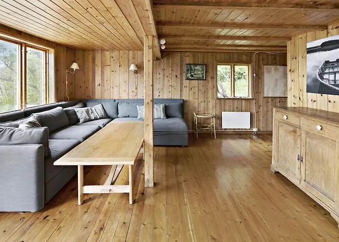 House By The Sea - 3 Bedrooms And Possibility To Rent A Boat Feriehus